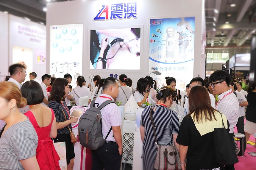 广州震澳美容仪器厂家美博会现场.jpg 广东美容仪器厂家排行榜