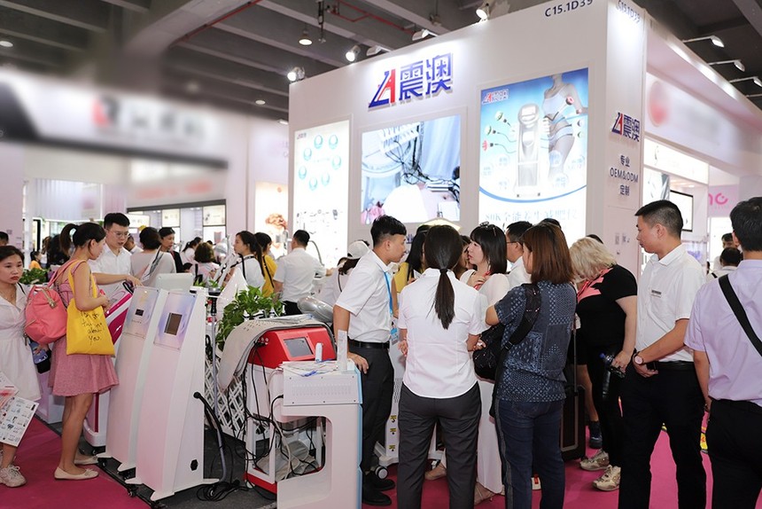 广州震澳美容仪器厂家美博会现场.jpg 较大的美容仪器厂家排名